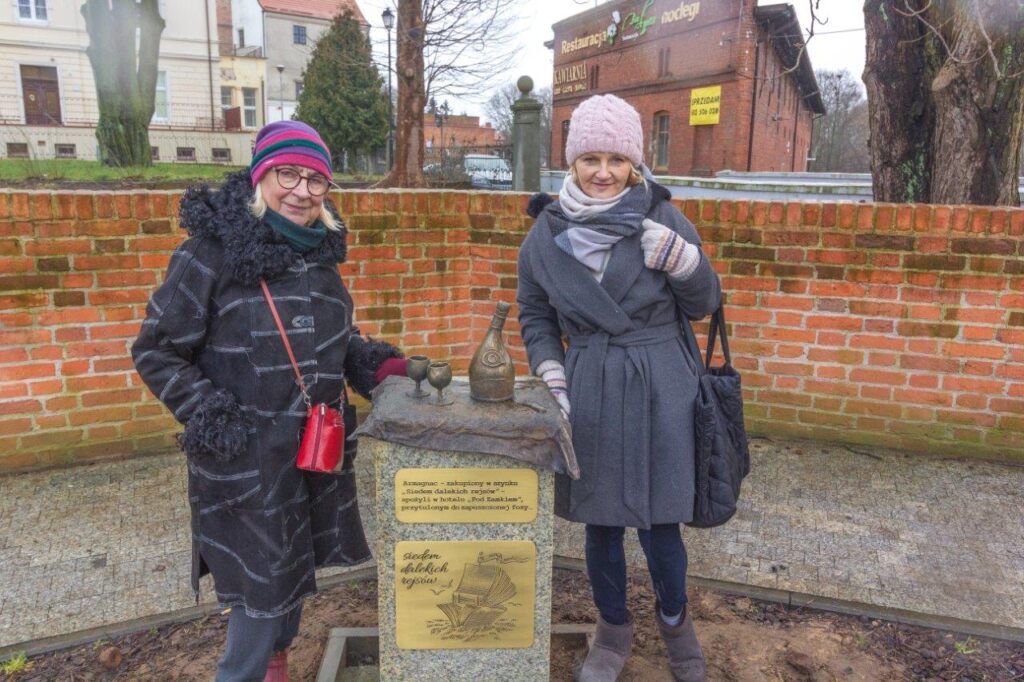 "Siedem dalekich rejsów" Rzeźba w Darłowie pamiątką twórczości Tyrmanda