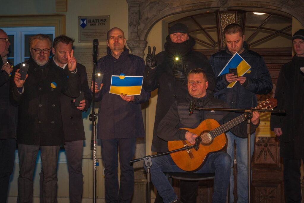 wiec solidarności z Ukrainą na rynku w Darłowie