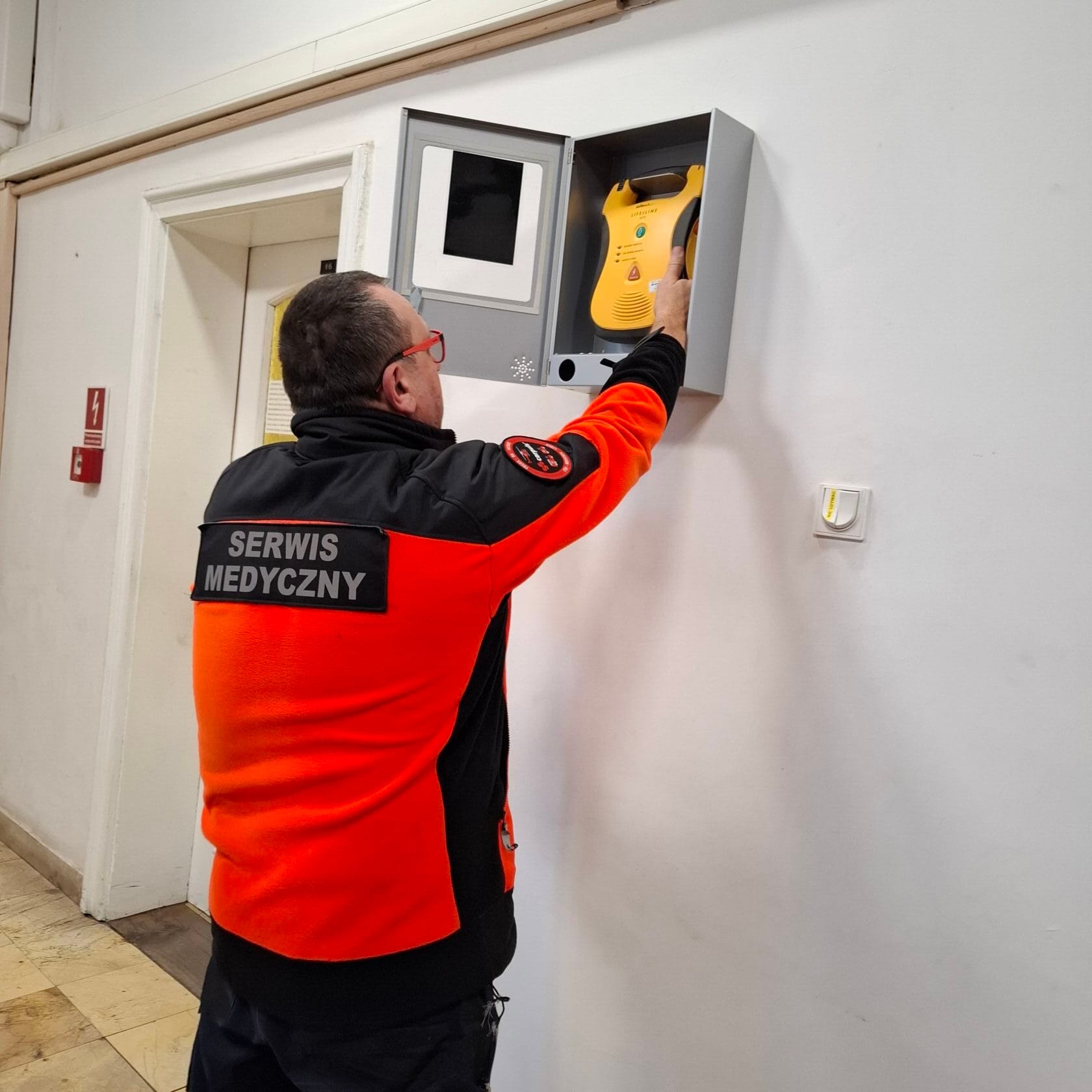 Przegląd defibrylatorów AED