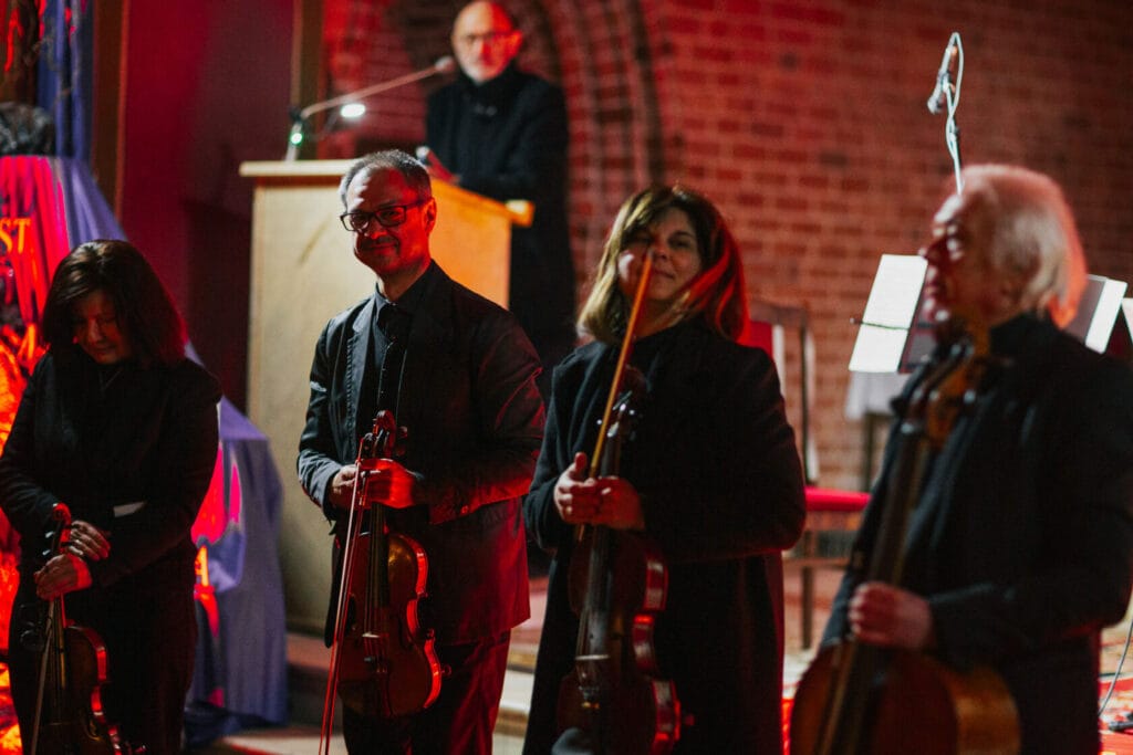 Kwartet smyczkowy przygotowuje się do występu