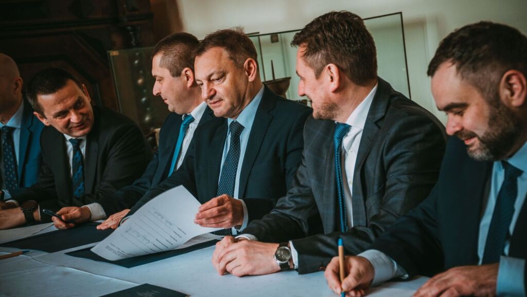 328129375 772290897575799 945283687647085656 n