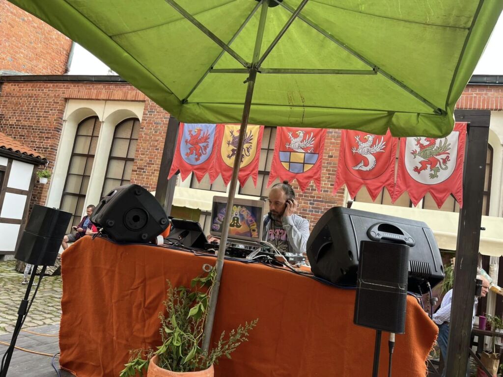 369693504 269062879247261 8708383275638302435 n