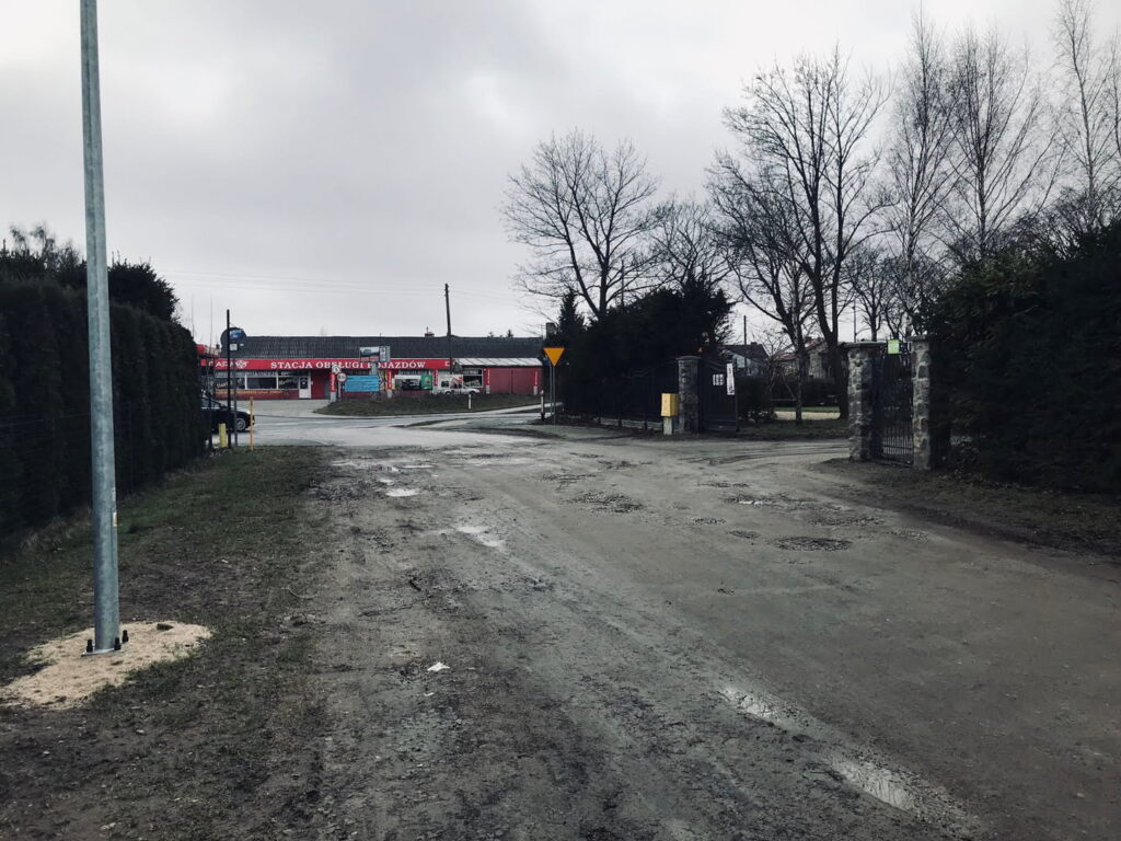 3 widok na projektowaną drogę w kierunku 0 000 hm wjazd na ulicę polną odcinek poza zakresem budowy
