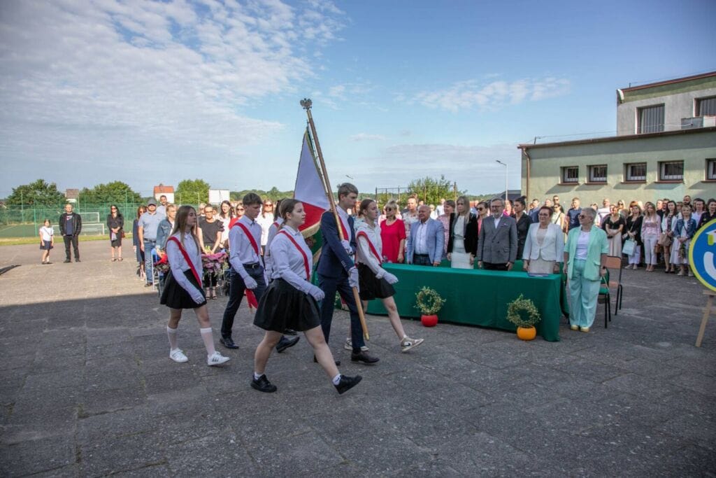 448891823 890690176430607 7974160223732117766 n