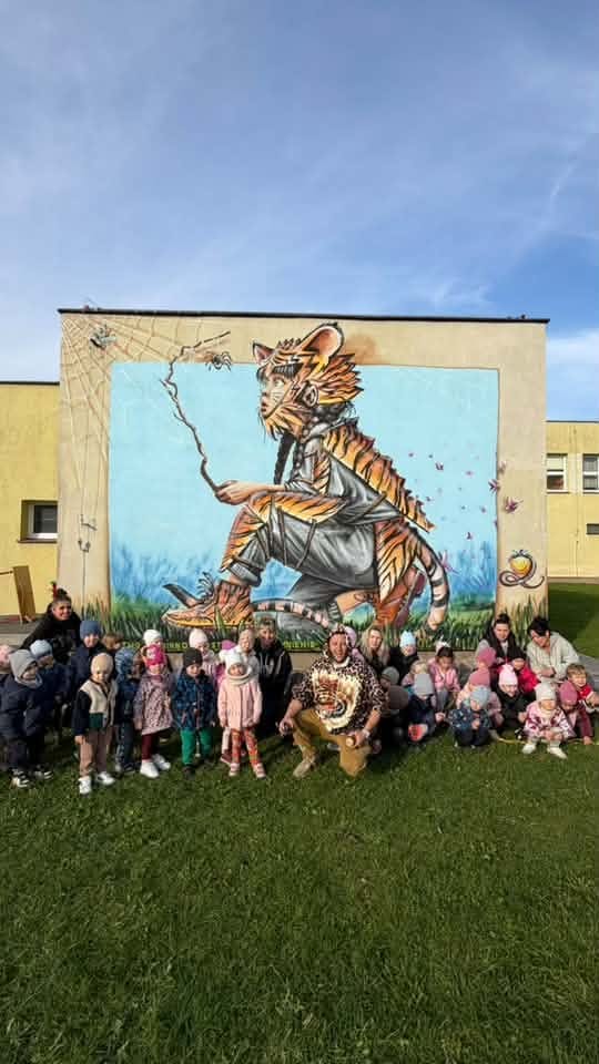 Nowy mural na Przedszkolu nr 2 w Darłowie. To kolejna praca Tomasza „Cukina” Żuka
