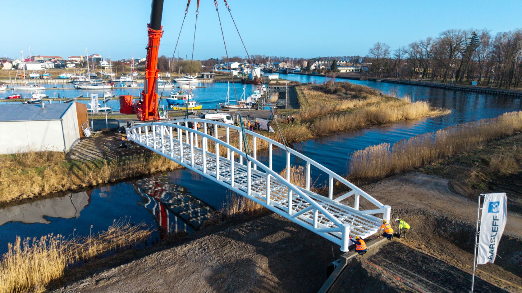 Ruszył montaż kładki pieszo-rowerowej w Darłowie