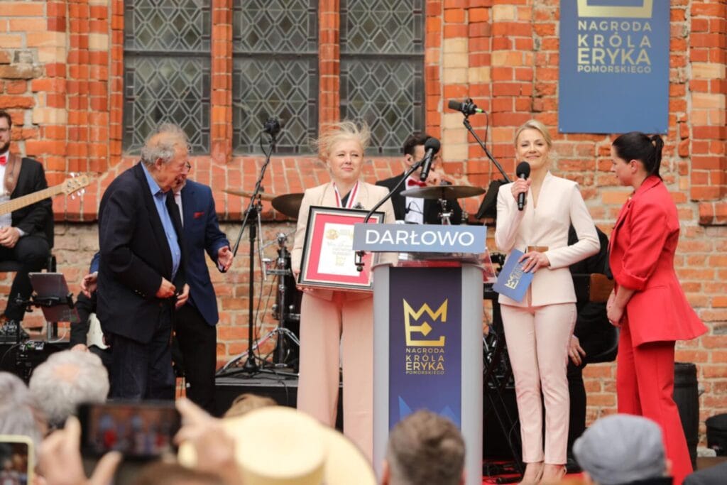 Ceremonia wręczenia nagrody w Darłowie, scenariusz na zewnątrz