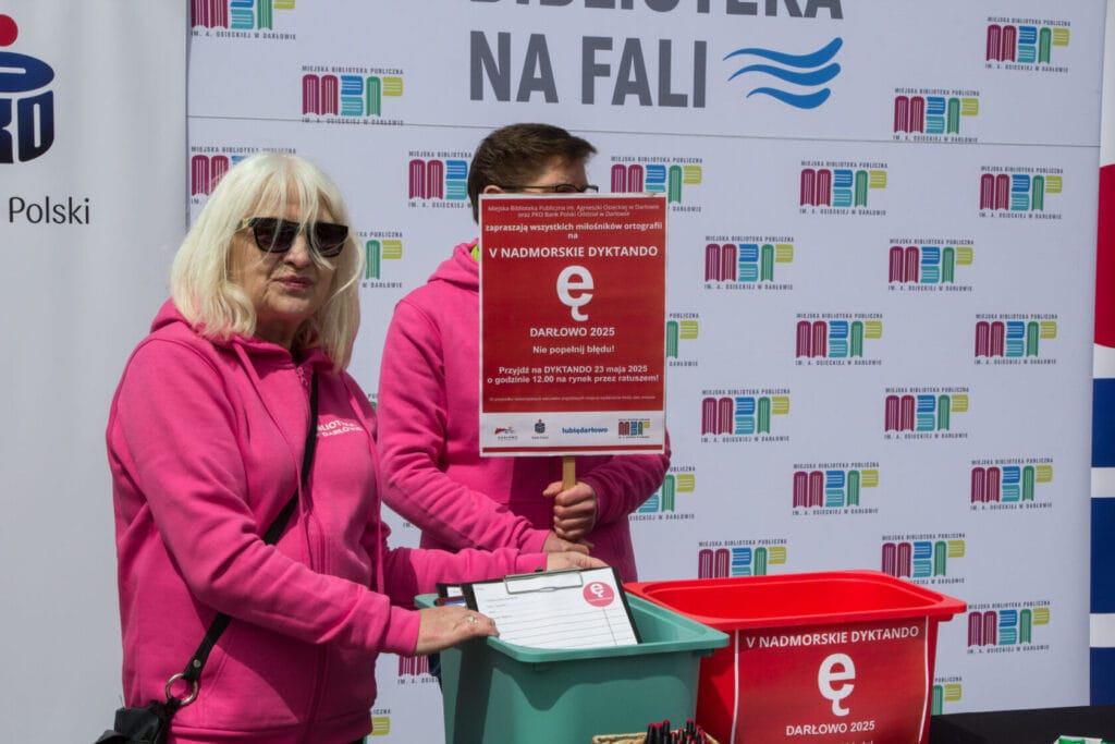 Osoby reklamujące wydarzenie dyktando, Darłowo 2025