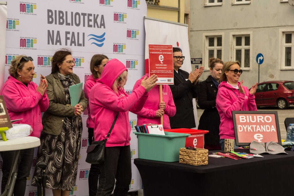 Uroczystość otwarcia biura dyktanda na miejskim evencie