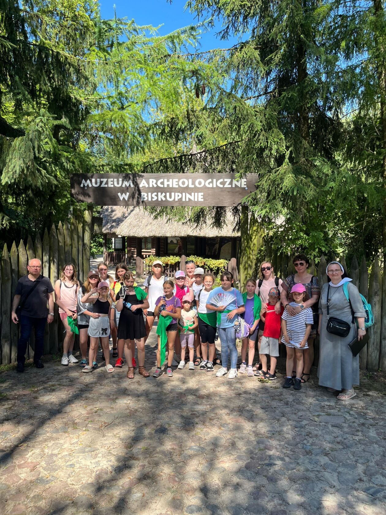 Udany wyjazd edukacyjno – wypoczynkowego dzieci ze scholii przy parafii M.B. Częstochowskiej w Darłowie