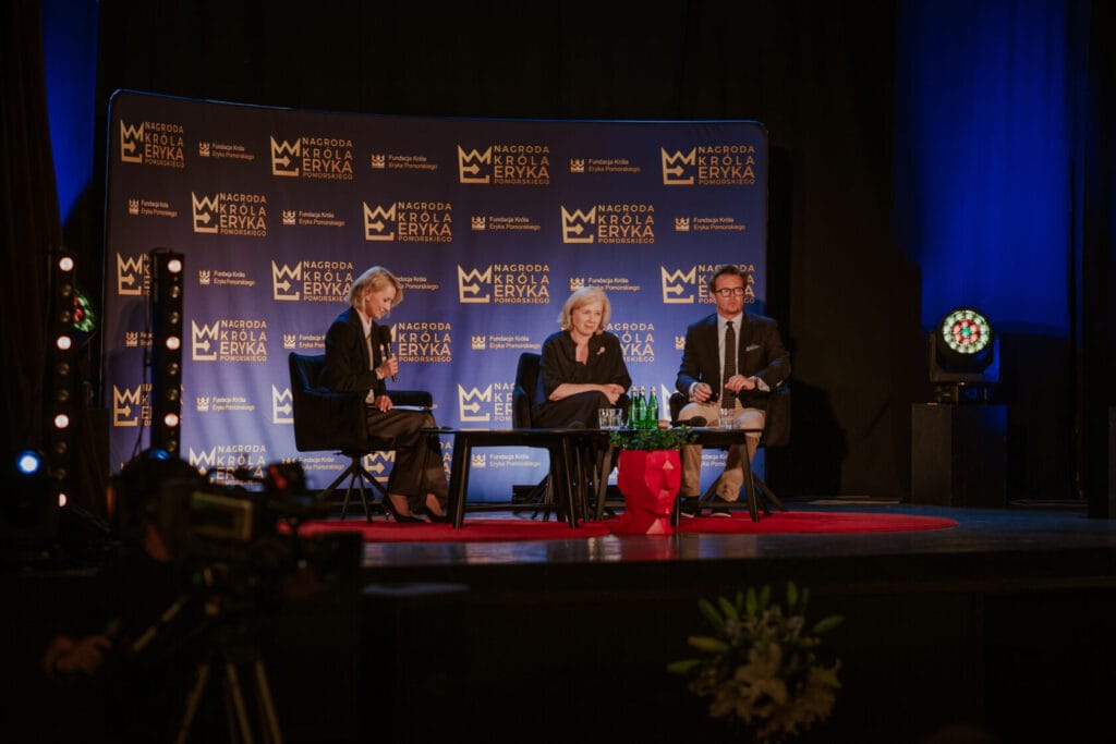 Panel dyskusyjny nagrody Eryka na scenie