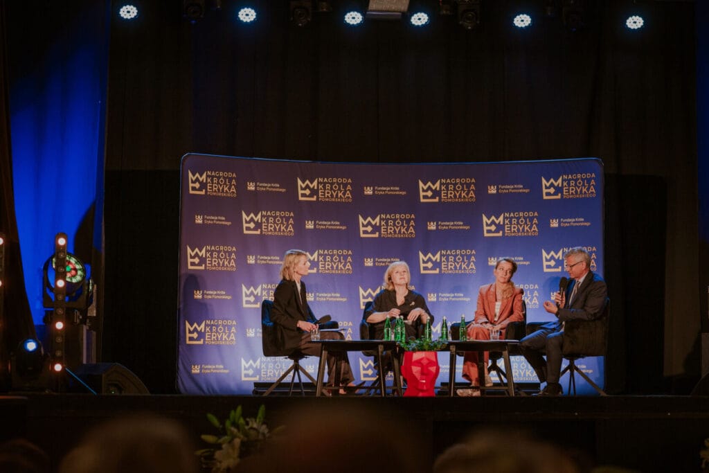 Panel dyskusyjny podczas ceremonii wręczenia nagród