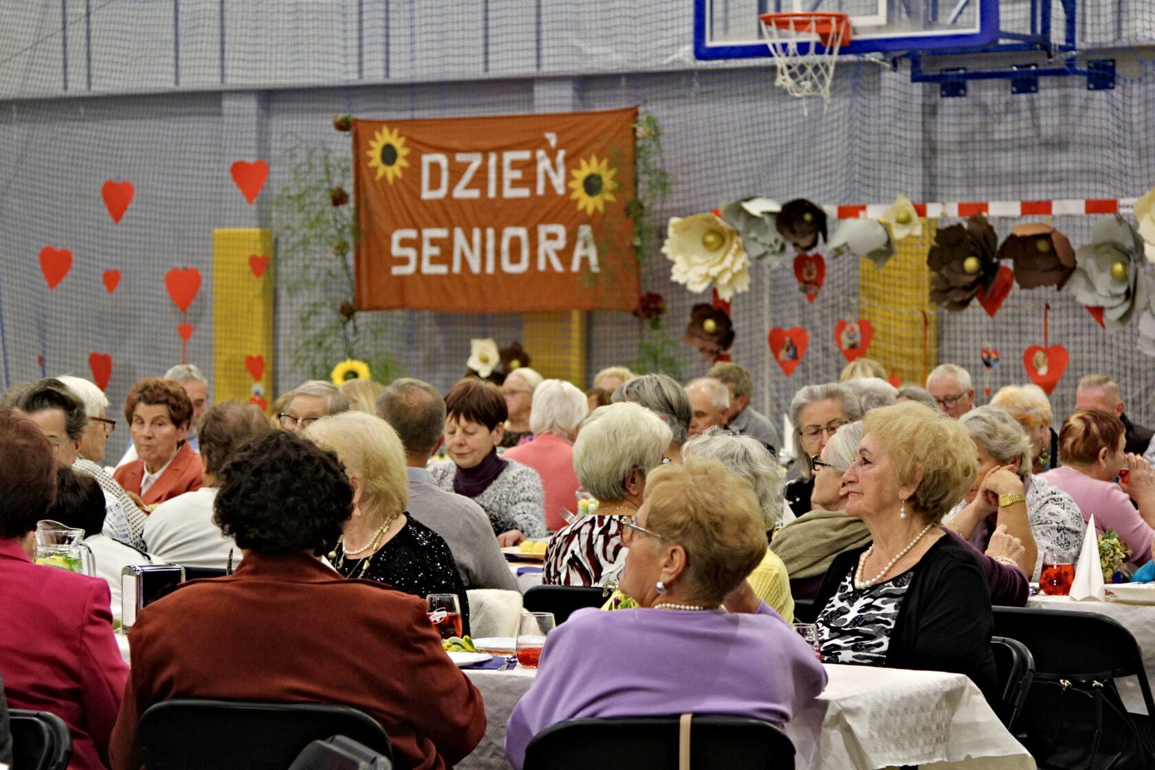 Darłowo świętuje Dzień Seniora – muzyka, zdrowie i wspólne spotkanie przy stole