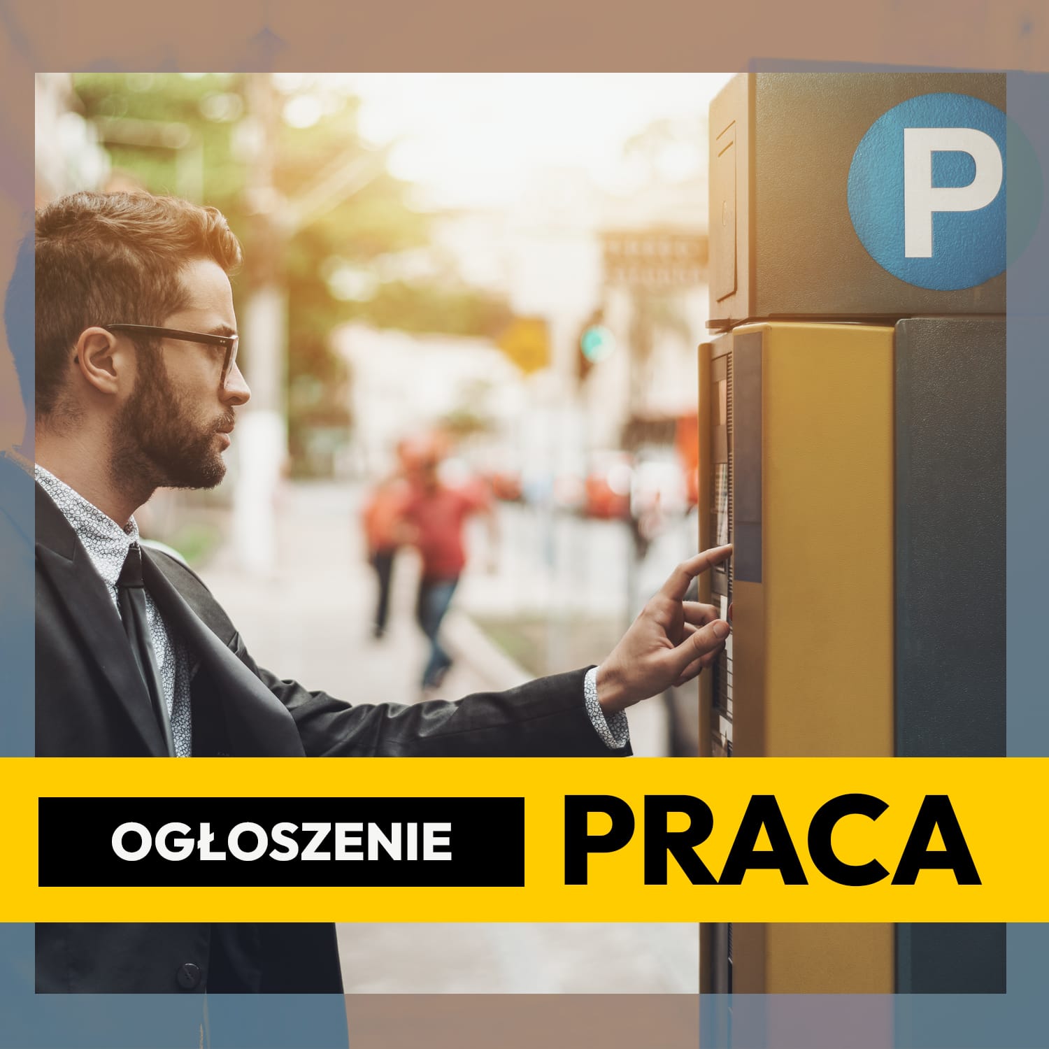 Mężczyzna obsługujący parkomat przed ogłoszeniem pracy
