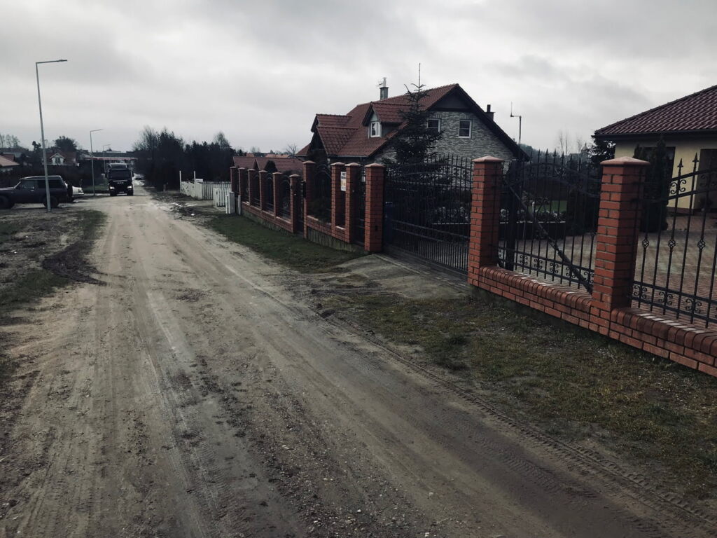 widok na projektowaną drogę w kierunku 0 000 hm widok na dlugości 0 300 hm 