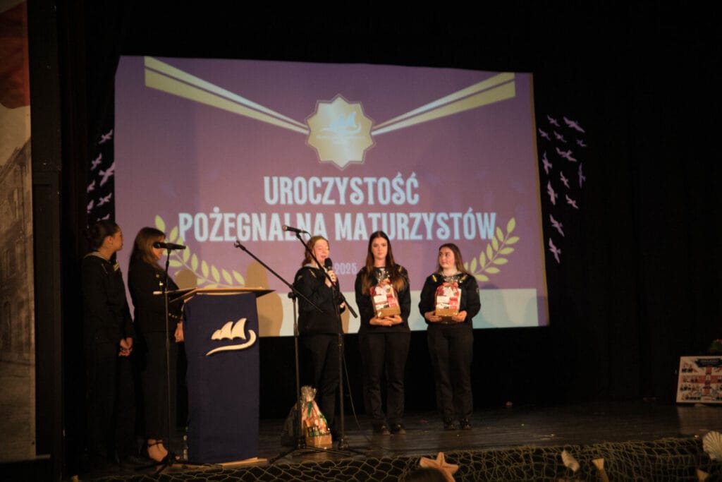 Uroczystość pożegnania maturzystów w szkole